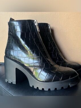 bp Black Croc-Embossed Front-Zip Platform Ankle Boots